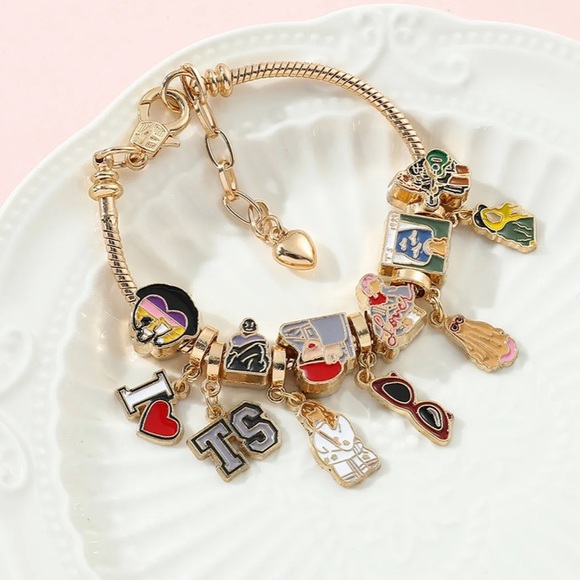 NWT TAYLOR SWIFT Eras Music Album Charm Bracelet perfect for Swiftie - Picture 4 of 6